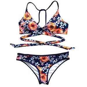 Cupshe daisy print cross bikini set